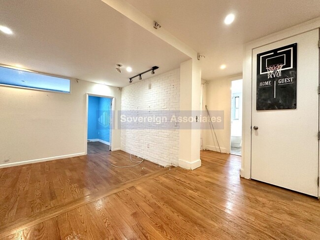 Foto del edificio - 4300 Broadway