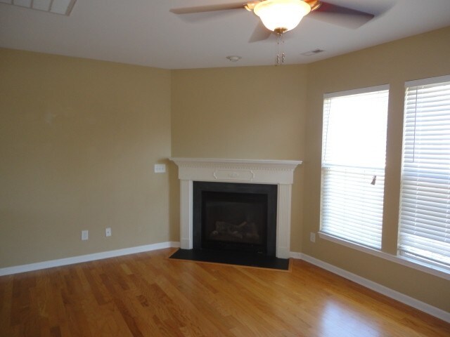 Building Photo - 2142 Maizefield Ln