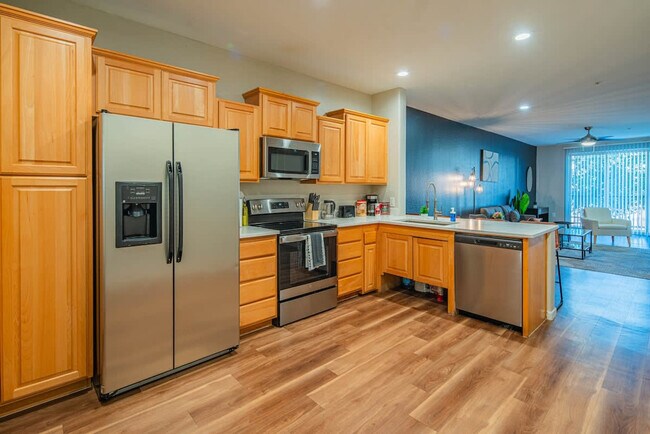 Building Photo - 1275 E University Dr