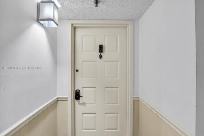 Building Photo - 105 Lake Emerald Dr