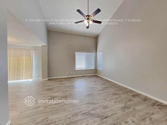 Foto del edificio - 8151 Meadowcrest Dr