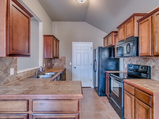 Building Photo - 10637 Turtlewood Dr