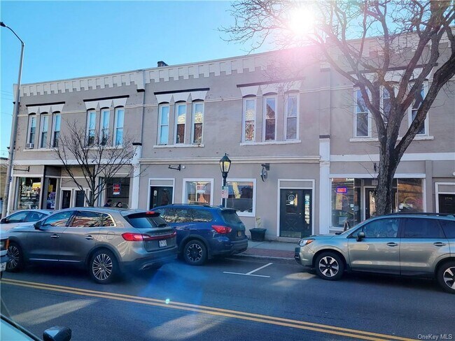 Building Photo - 257b Main St