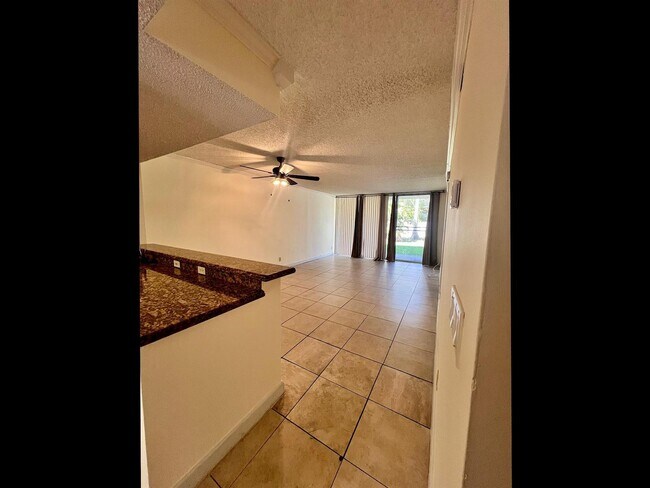 Foto del edificio - 8266 NW 24th St