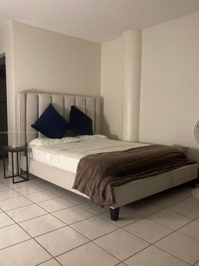 Foto del edificio - 7904 West Dr