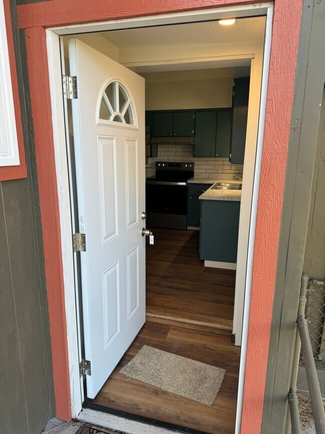 Building Photo - Back unit of Great Duplex in NOHO