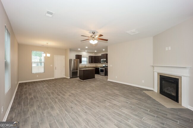 Building Photo - 440 Basildon Cove