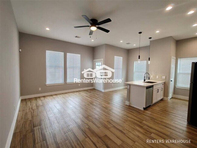Foto del edificio - 4124 Vaughn St