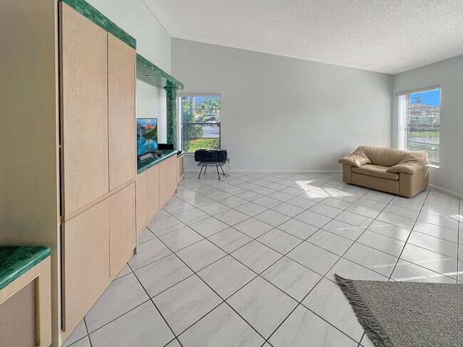 Building Photo - 4283 Willow Brook Cir