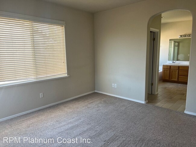 Building Photo - 4 br, 2.5 bath House - 649 W Fontaine Ln