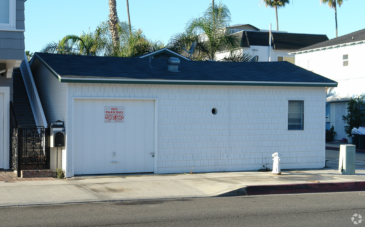 Building Photo - 1000 Oceanfront