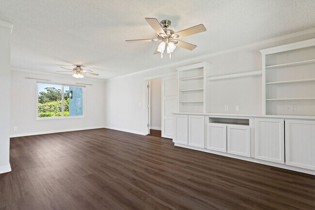 Building Photo - Large Recently Updated Two Story 5 Bedroom...