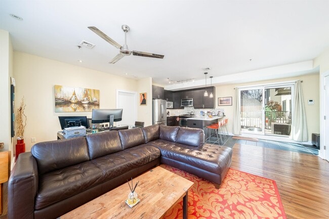 Building Photo - 635 6th St