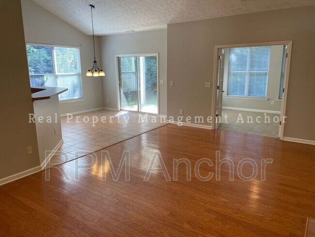Foto del edificio - 703 Brambling Way