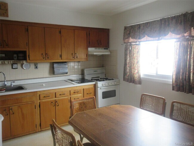 Building Photo - 5 Coyne Dr