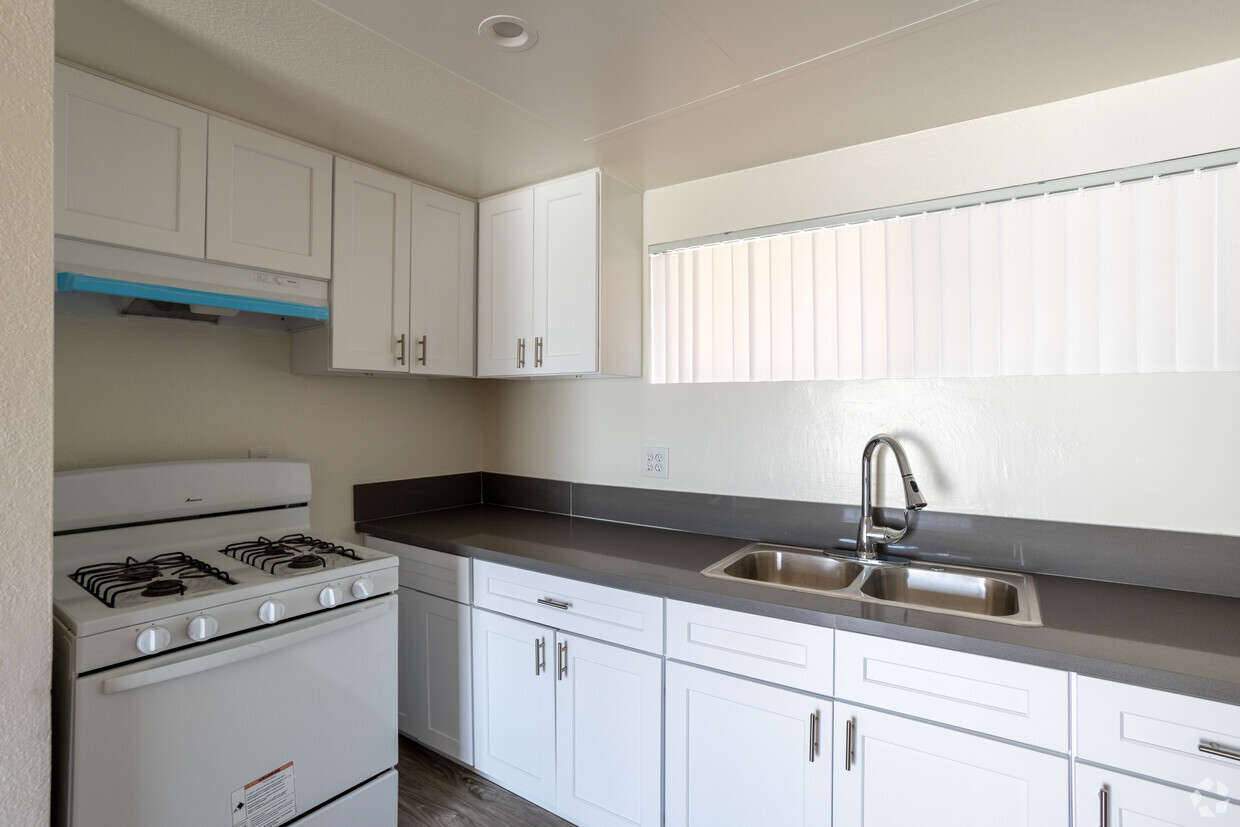 Primary Photo - Irolostar Apartments