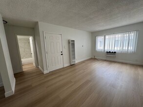 Building Photo - 835 W 165th Pl