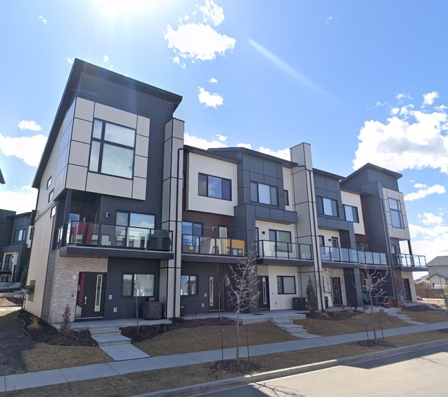 Photo du bâtiment - 1729 Keene Cres SW