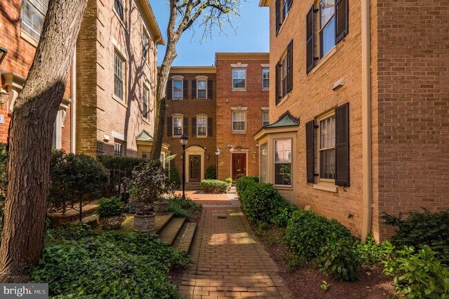 Foto del edificio - 4346 Westover Pl NW