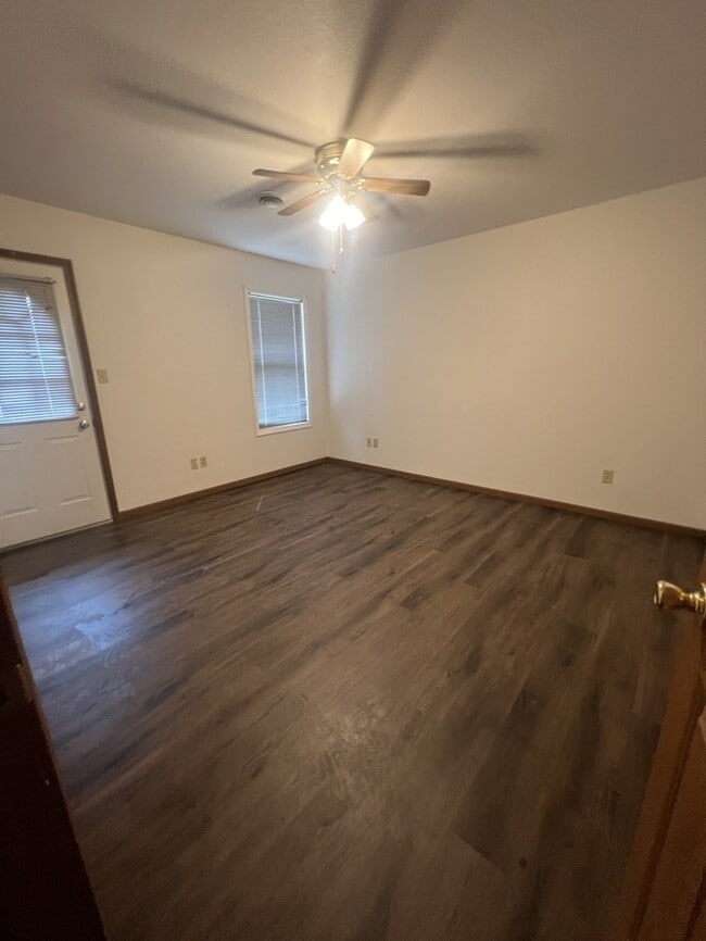 Building Photo - 420 S Mansion St