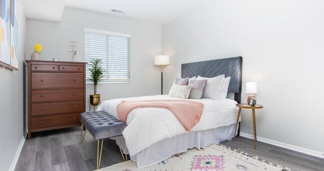 Foto del edificio - Retreat at Riverbend Apartment Homes