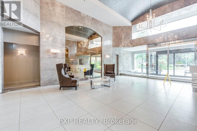 Photo du bâtiment - 2269 Lake Shore Blvd W