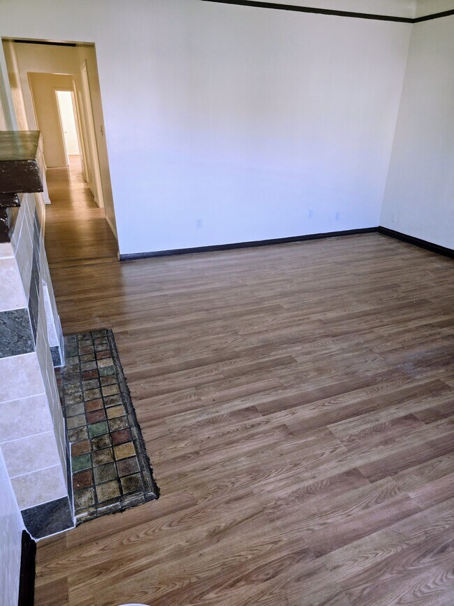 Foto del edificio - 2422 E 7th St