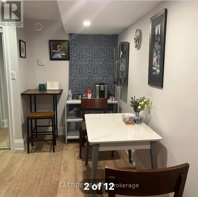 Photo du bâtiment - 917 Royal York Rd