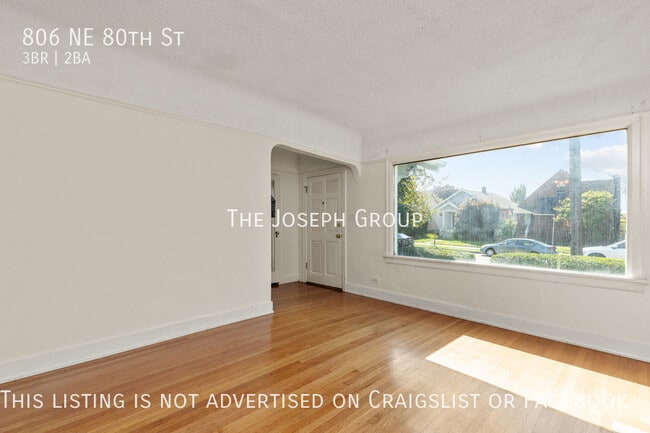 Building Photo - Charming North Seattle 3 bed/2 bath Craftsman