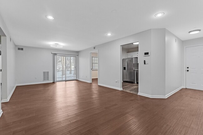 Foto del edificio - 56 Maple Ln