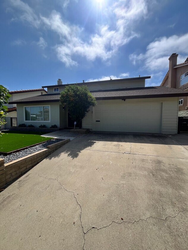 Primary Photo - Stunning Newly Renovated 3BD/2.5BA Luxury ...