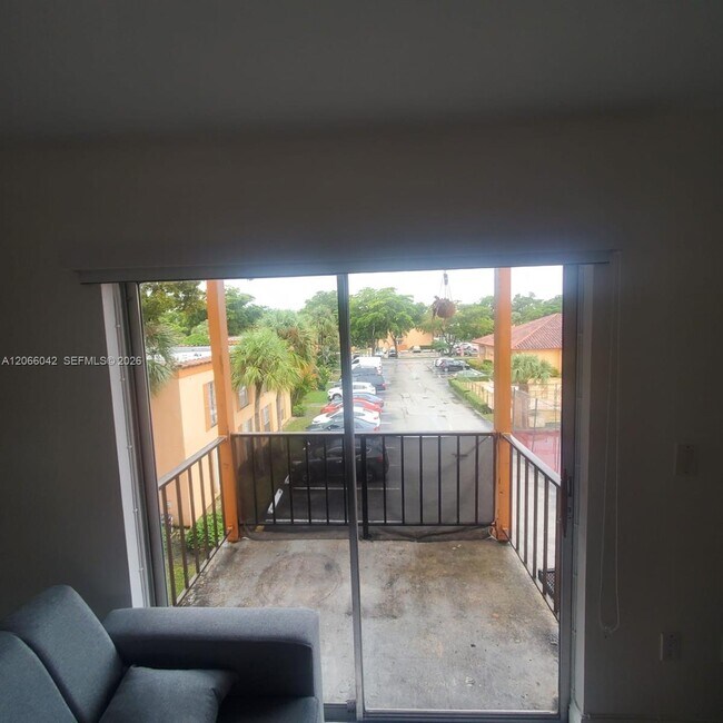 Foto del edificio - 7151 Miami Lakes Dr