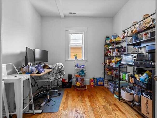 Foto del edificio - HOT MEDFORD LISTING!!!