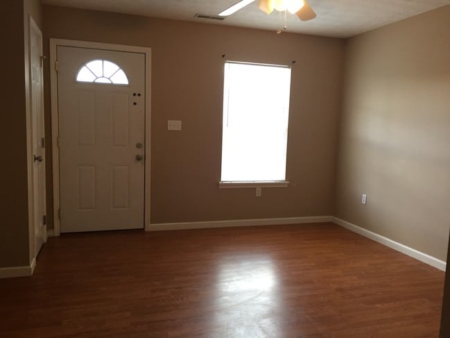 Building Photo - 216 2nd Ave