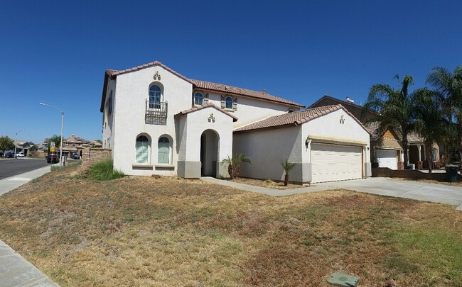 Building Photo - 4 Bedroom / 4 Bathroom Perris Home