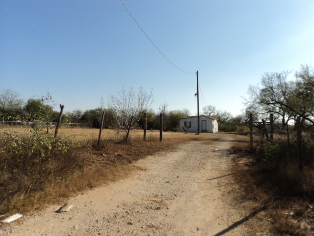 Foto principal - 702 E Chavaneaux