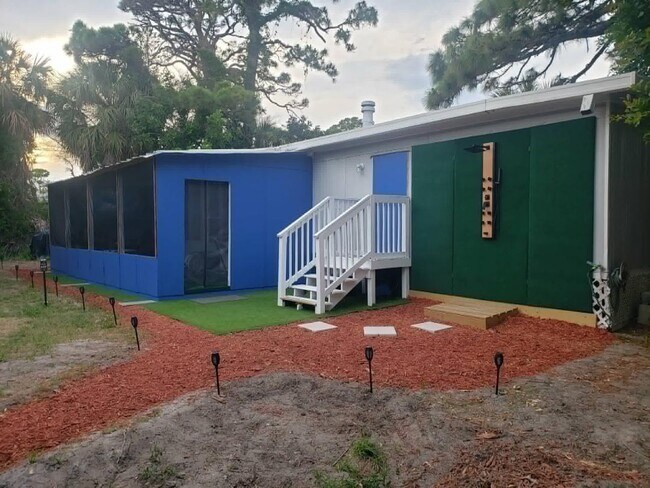 Amplio patio trasero - 1875 Missle View Ave
