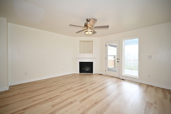 Foto del edificio - Nice 2 bedroom, 2.5 bath Townhouse with ba...