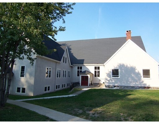 Building Photo - 330 Edge Hill Rd