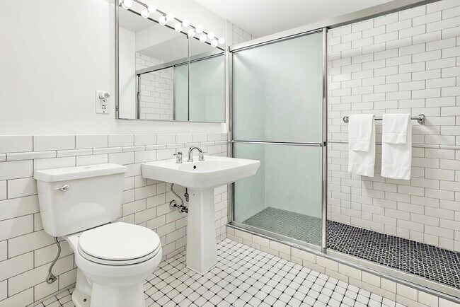 Building Photo - 566 Commonwealth Ave