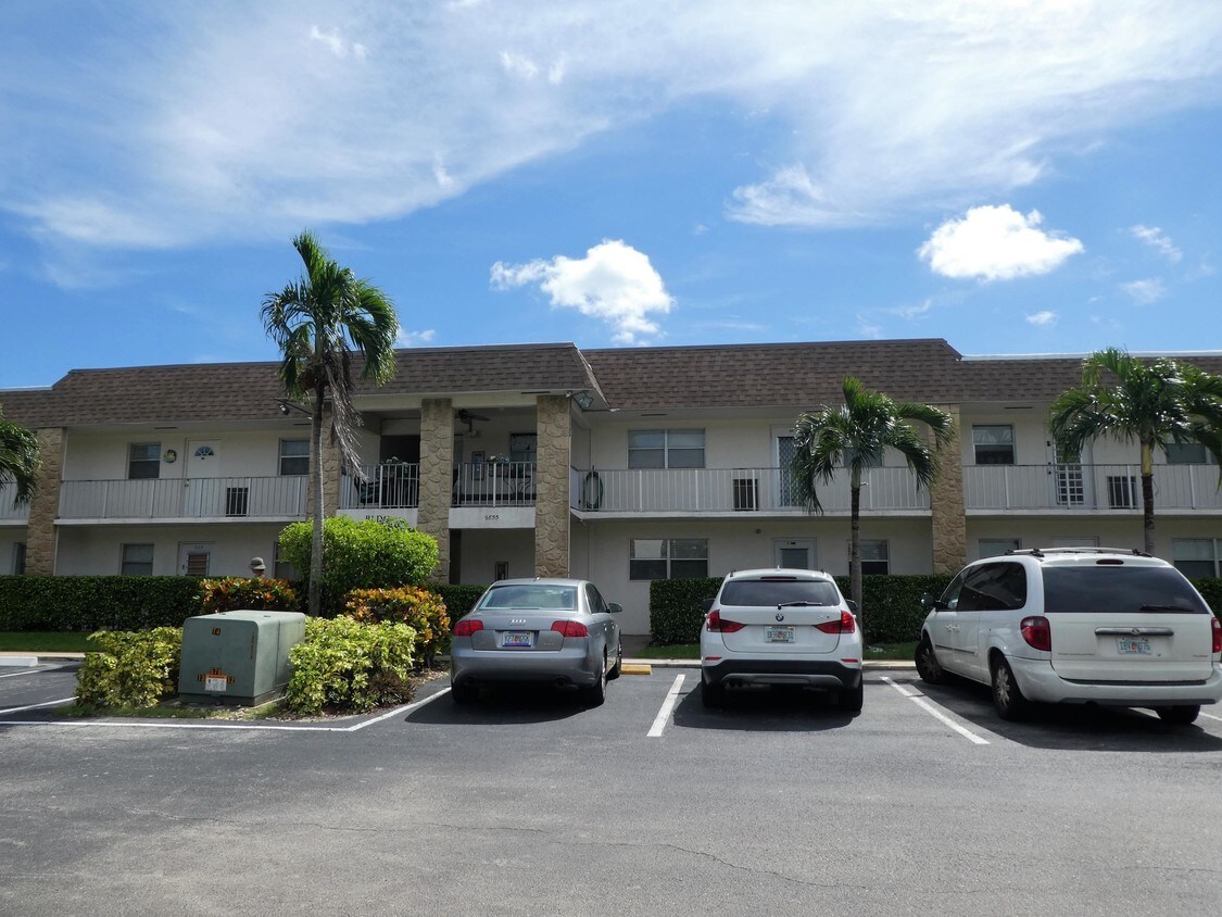 Primary Photo - 9855 Sandalfoot Blvd