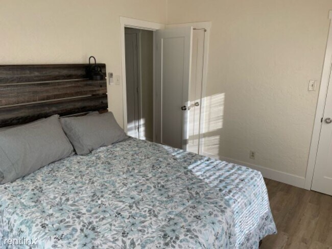 Building Photo - 2 br, 1 bath Townhome - 803 Fell St