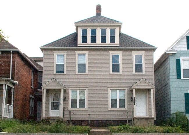 House Front - 1374 Summit St