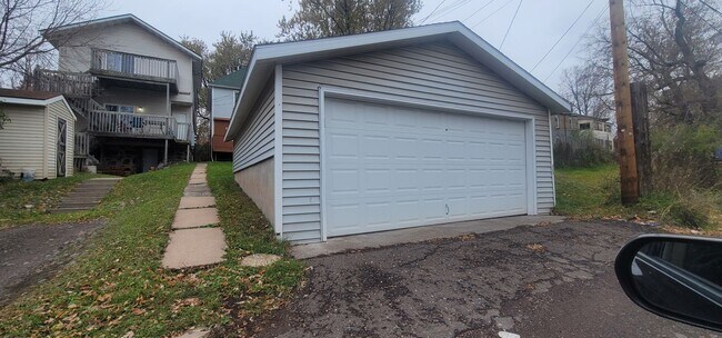 Building Photo - Already Rented for Next School Year - Avai...