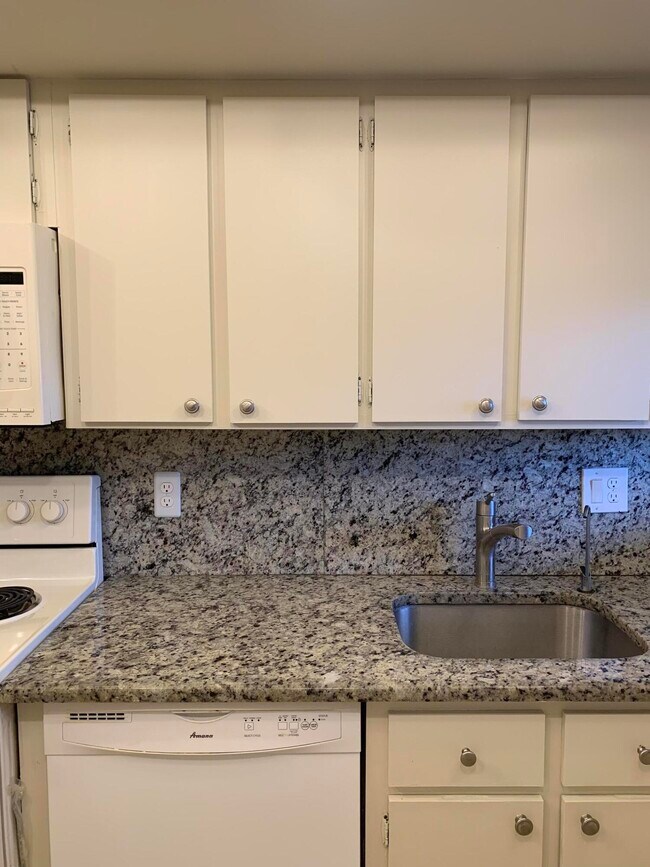 Foto del edificio - 3212 Strawflower Way
