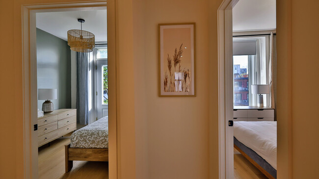 Building Photo - 4619 R. Saint-Denis
