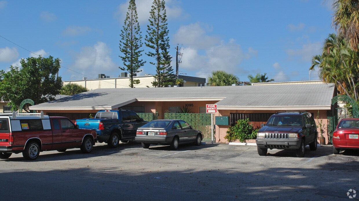 Building Photo - 1095 SE 22nd Ave