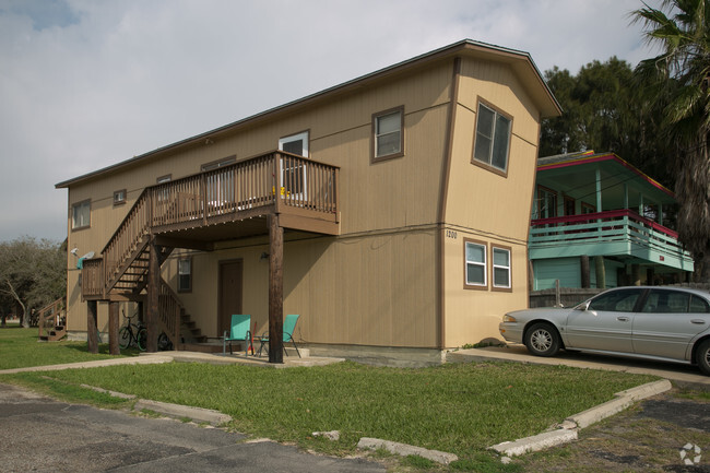 Building Photo - Marlin Court Apartments