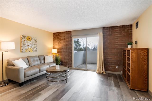 Foto del edificio - 2880 S Locust St