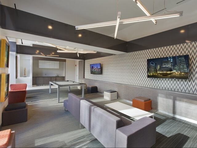 Building Photo - 318 W Illinois St